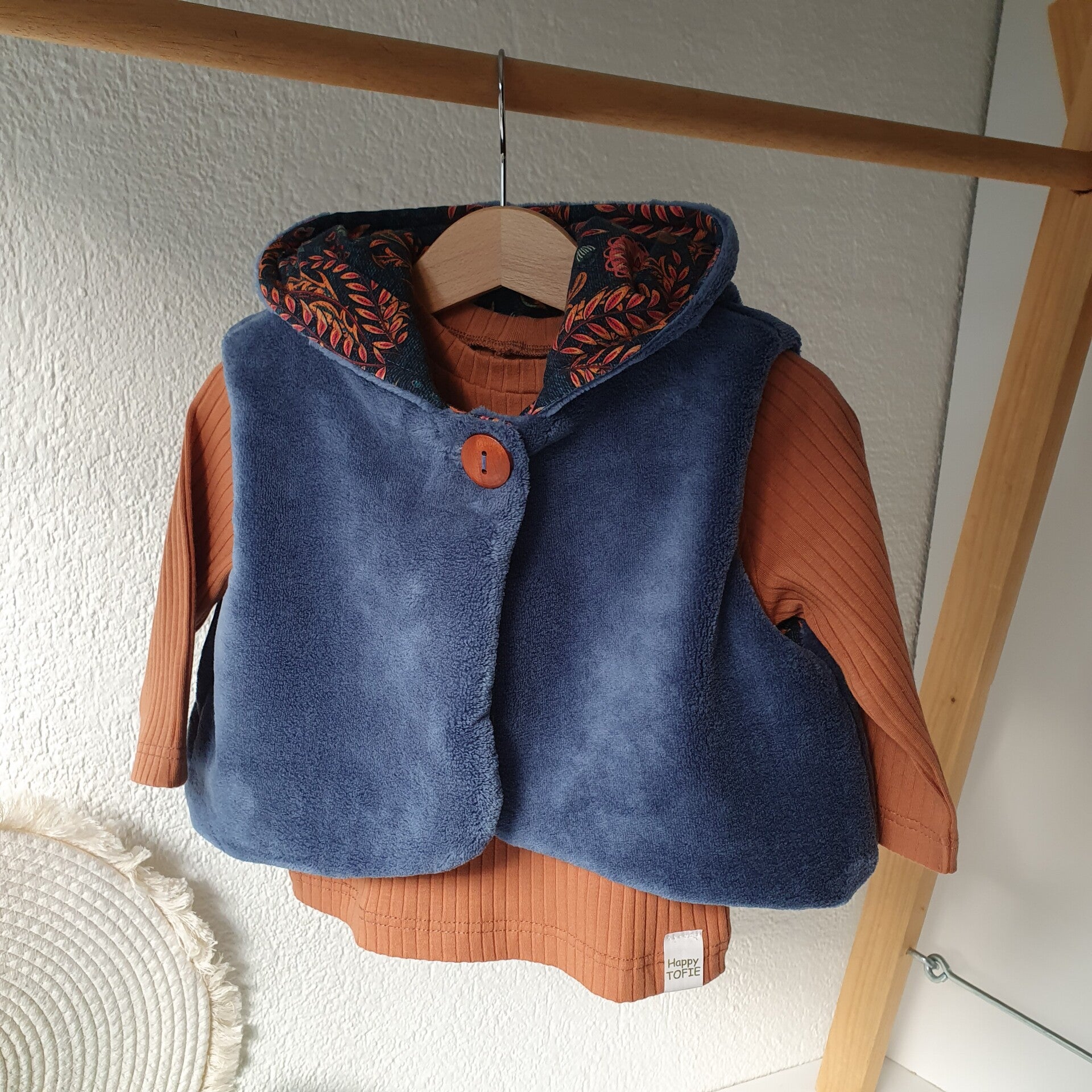 Gilet met puntmuts "stof naar keuze".