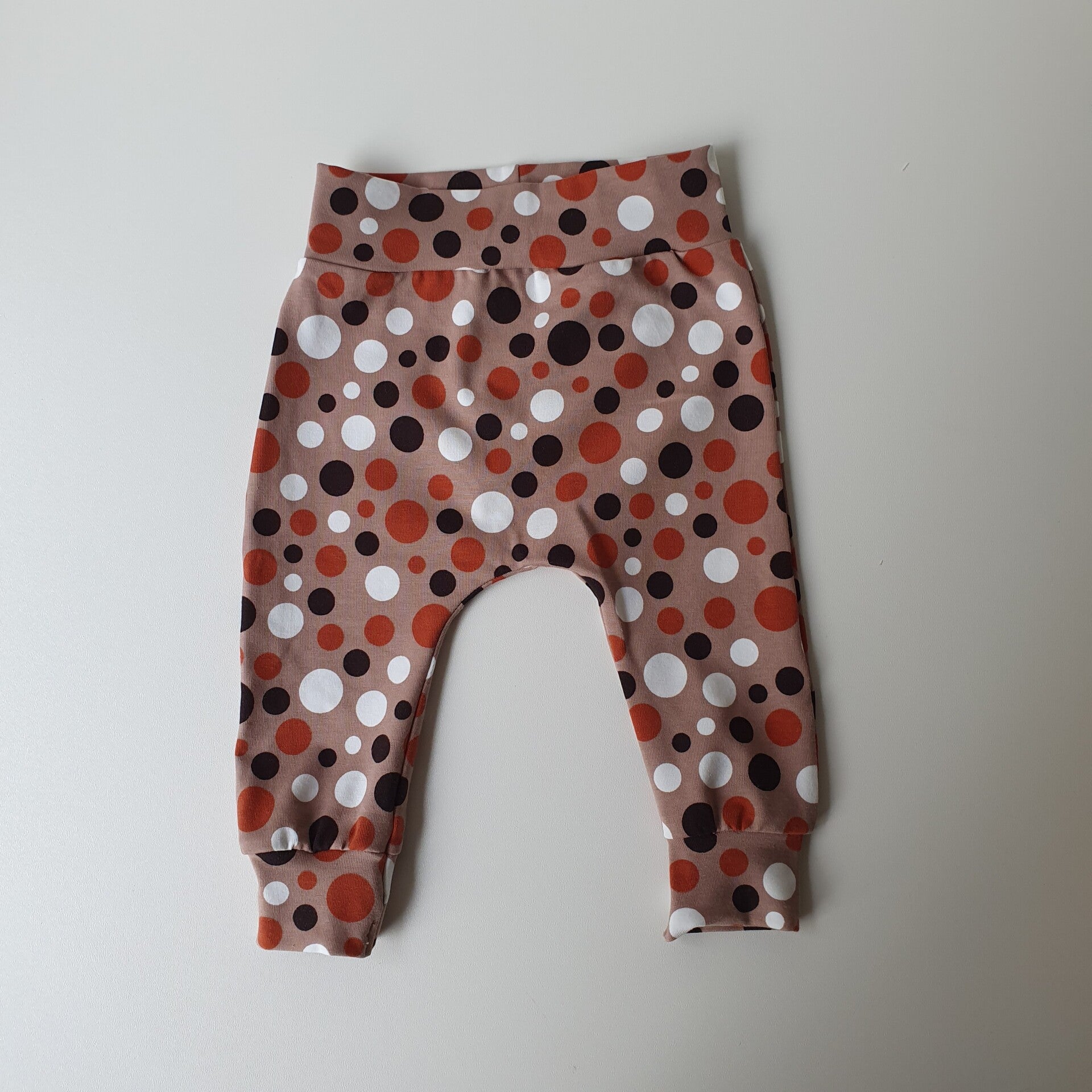 Broekje retro stippen