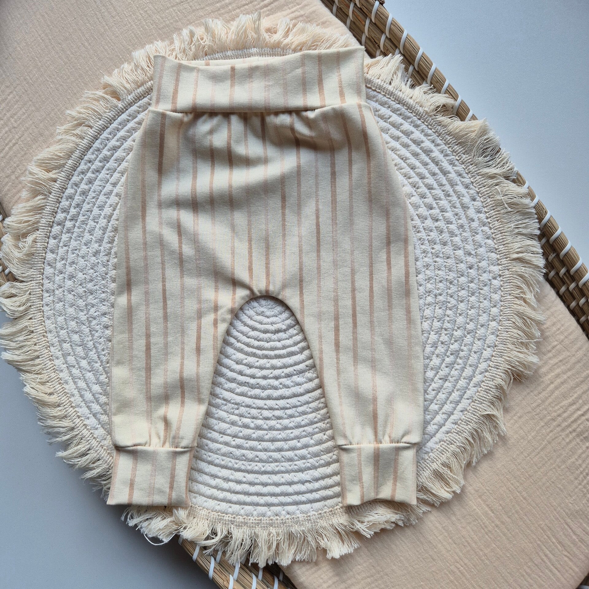 Broekje verticale strepen