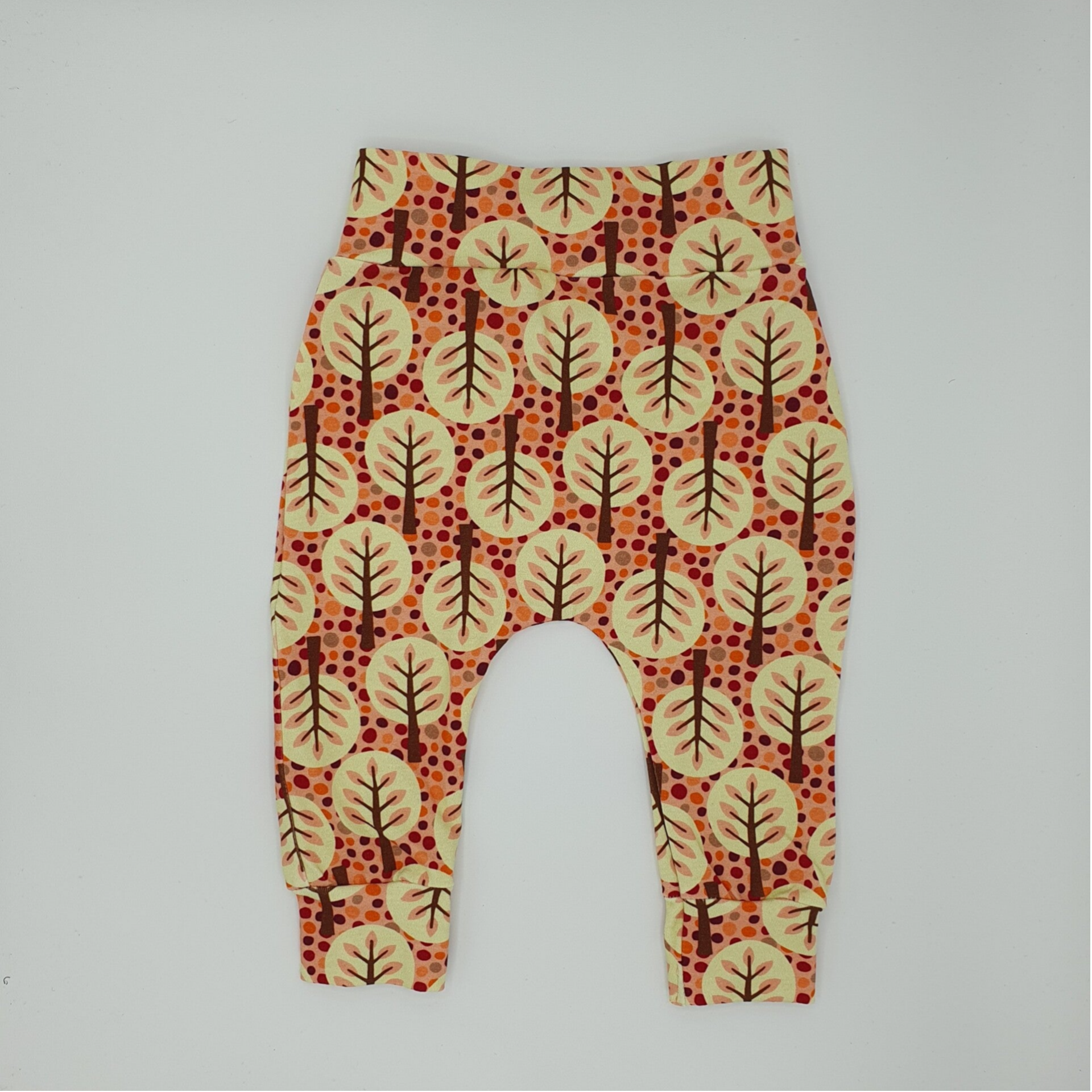 Broekje met boompjes, tricot.