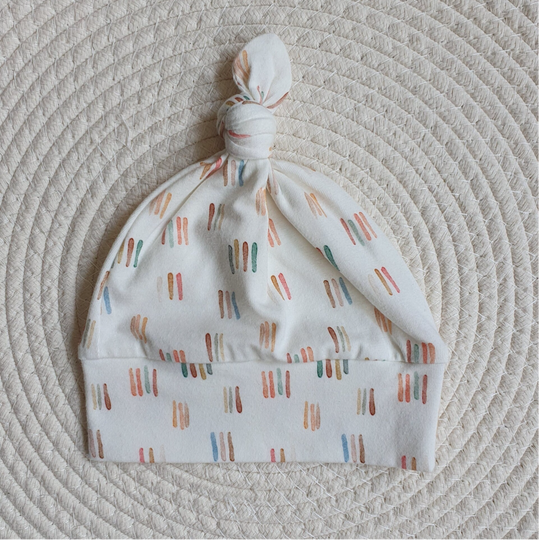 Knoopmutsje, mini streepjes.