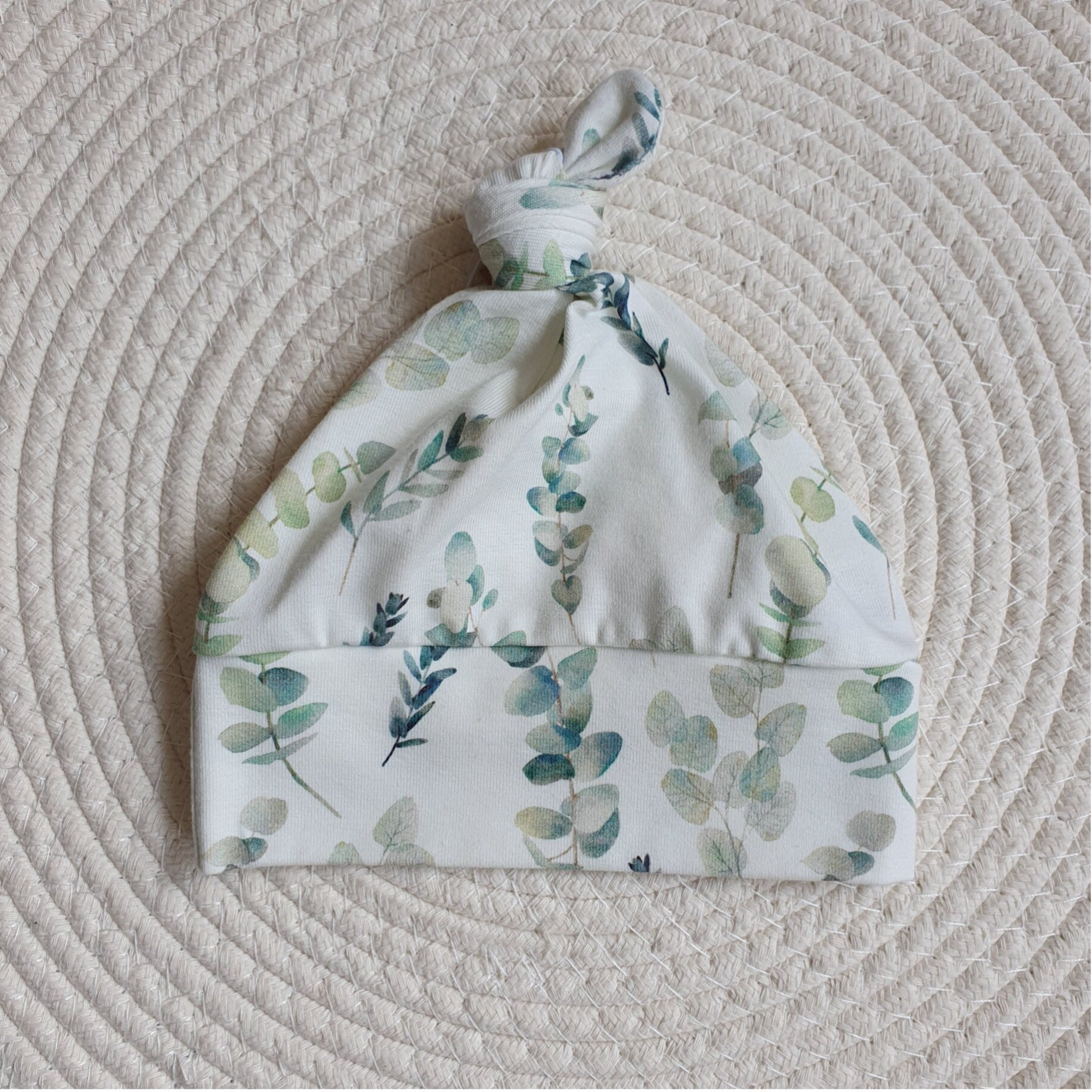 Knoopmutsje met eucalyptus print