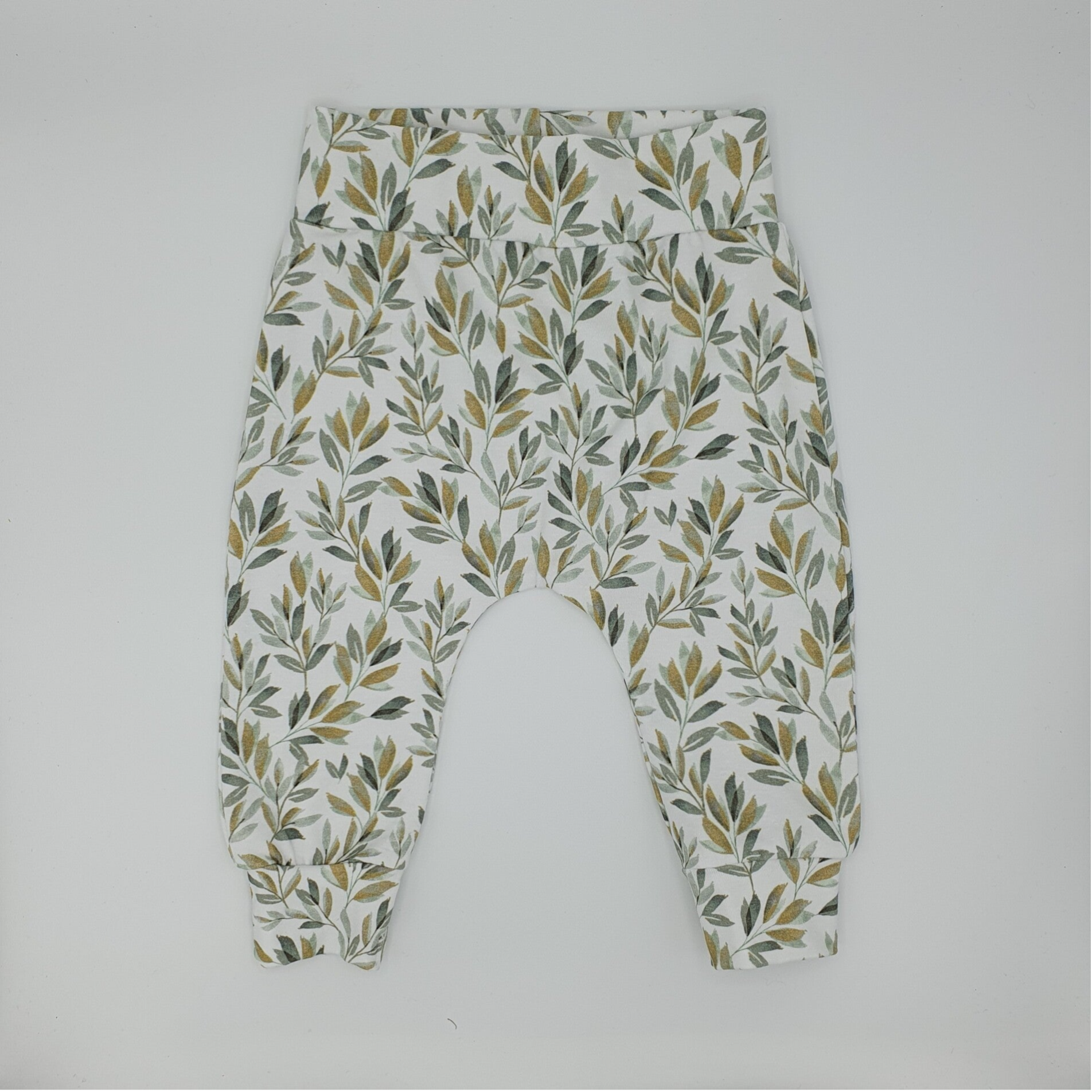 Broekje met green leaves,