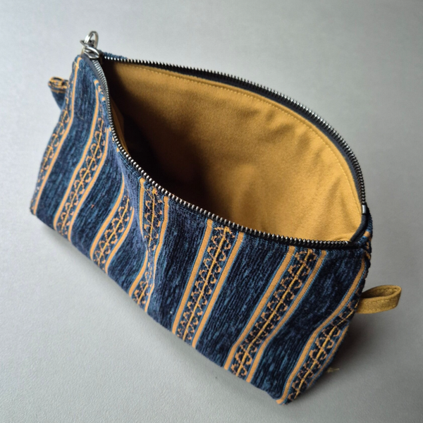 Happy Tofie Pouch blauw met okergeel en sleutelhanger