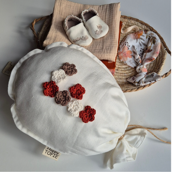 Happy Tofie Kraamcadeau herfst met egel babyschoentjes