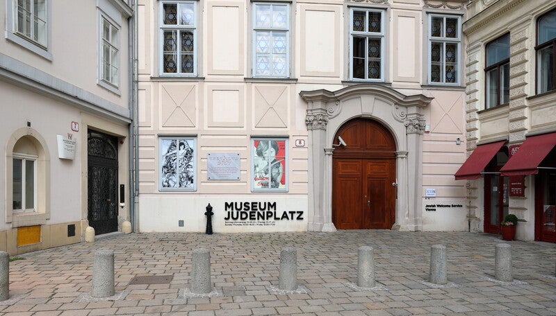 Foto: Eingang Museum Judenplatz“ im Misrachi-Haus, © C.Stadler