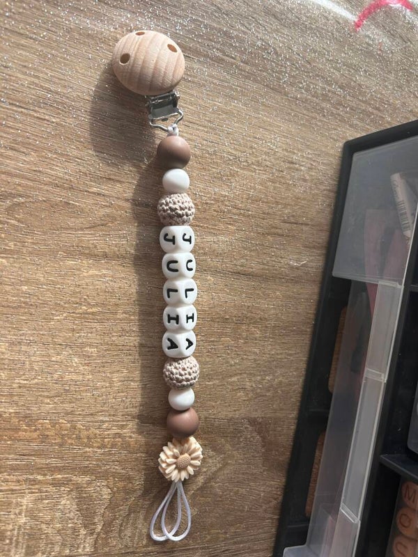 Attache tétine pâquerette
