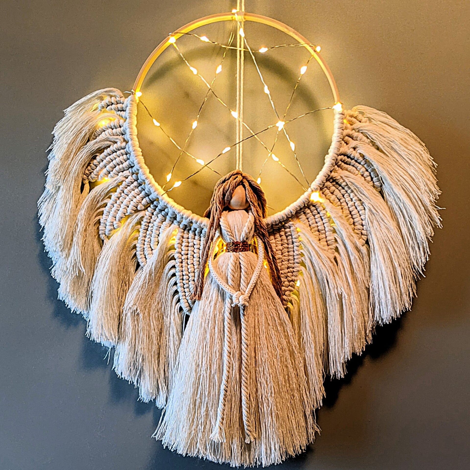 Großer Makramee Engel mit Beleuchtung „Adriana“
