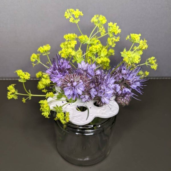 Blumenstecker „Viola“ – Blumenretter & Steckhilfe für Gläser & Vasen | Handgemachte Deko für Blumen-Arrangements