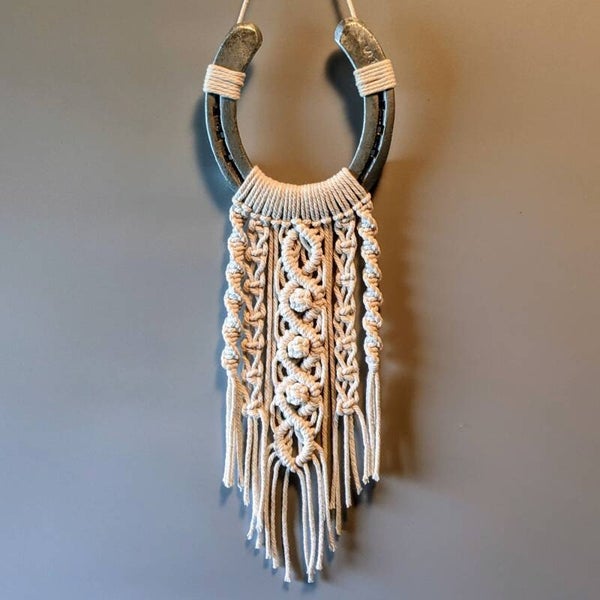 Hufeisen Makramee Vintage Wandbehang „Leni“