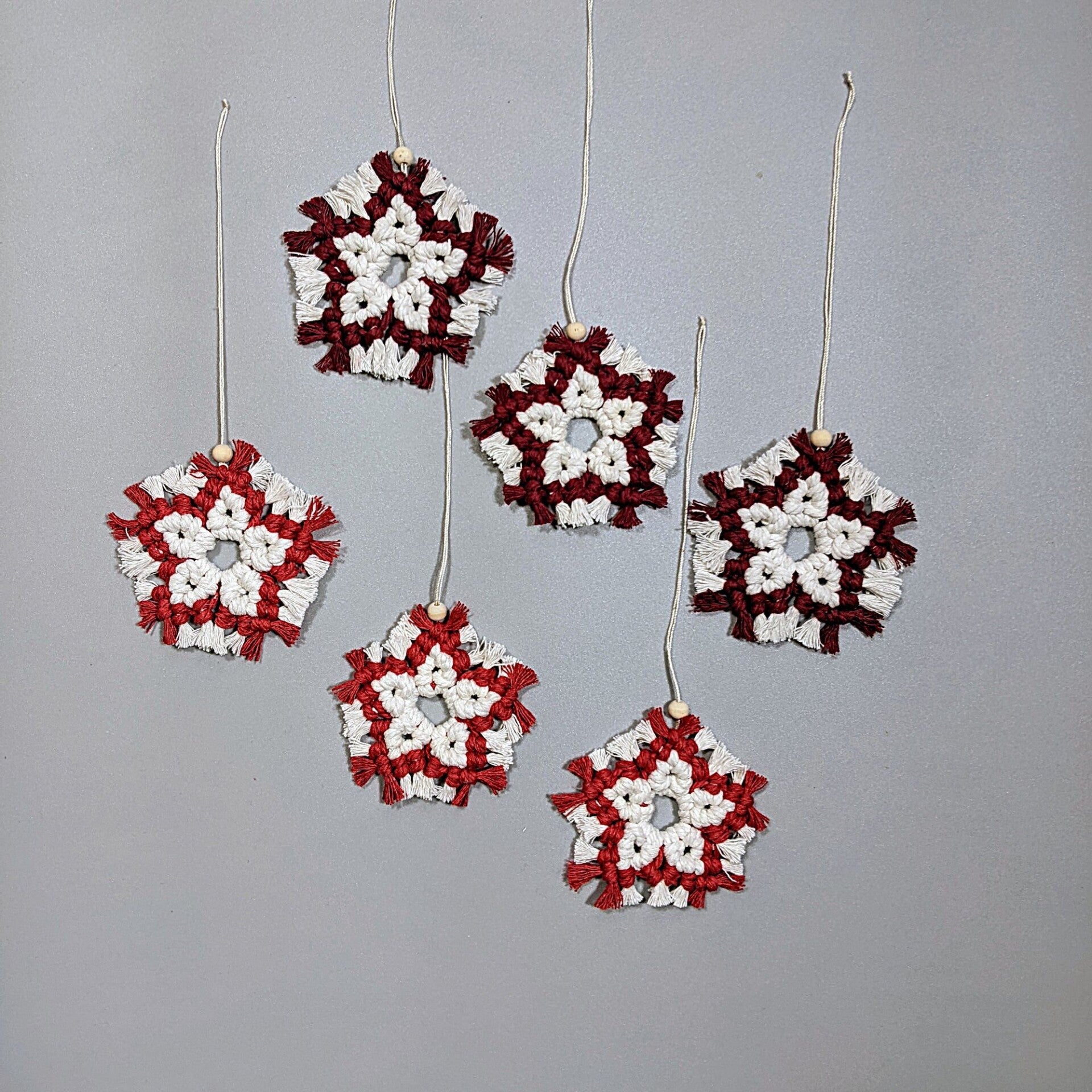Makramee Schneeflocke - Baumschmuck & Geschenkanhänger „Nevada“