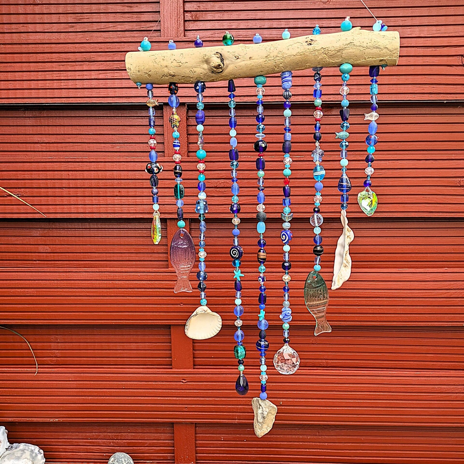 Personalisierbares maritimes Windspiel mit bunten Glasfischen „Keana“