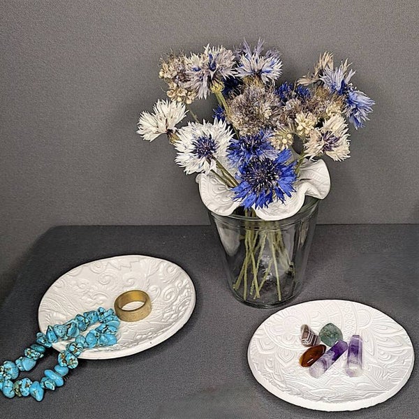 Schmuckschale – Handgemachte Deko aus Ton mit feiner Prägung „Opal“