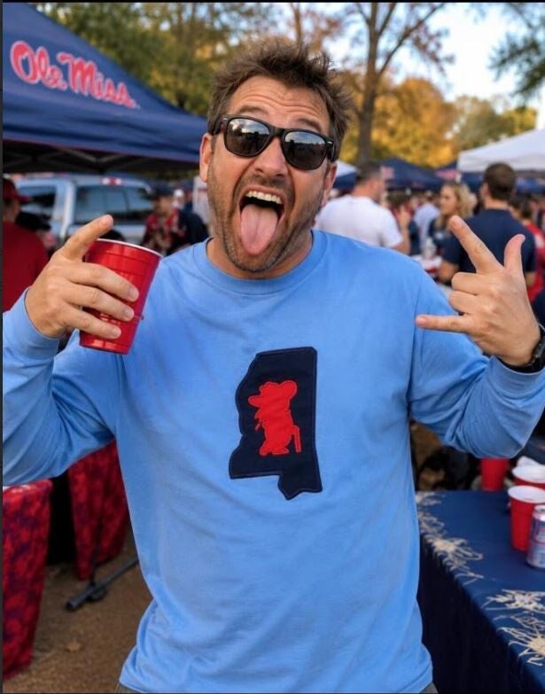 Powder Blue Ole Miss Rebel T- Shirt - size X Large