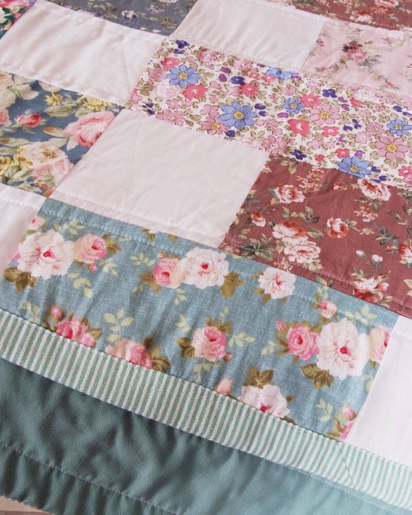 Garden Trellis Throw Quilt
