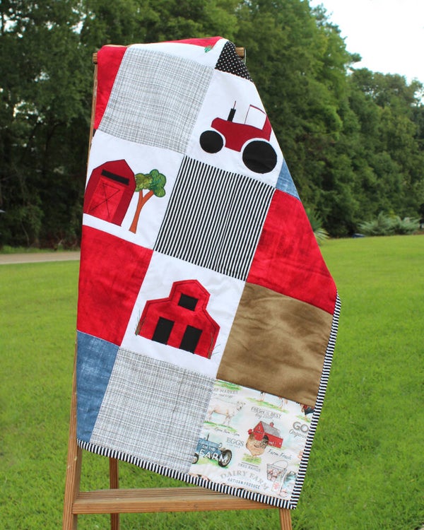 Large Crib Quilt: FARM FUN - 32" x 48"