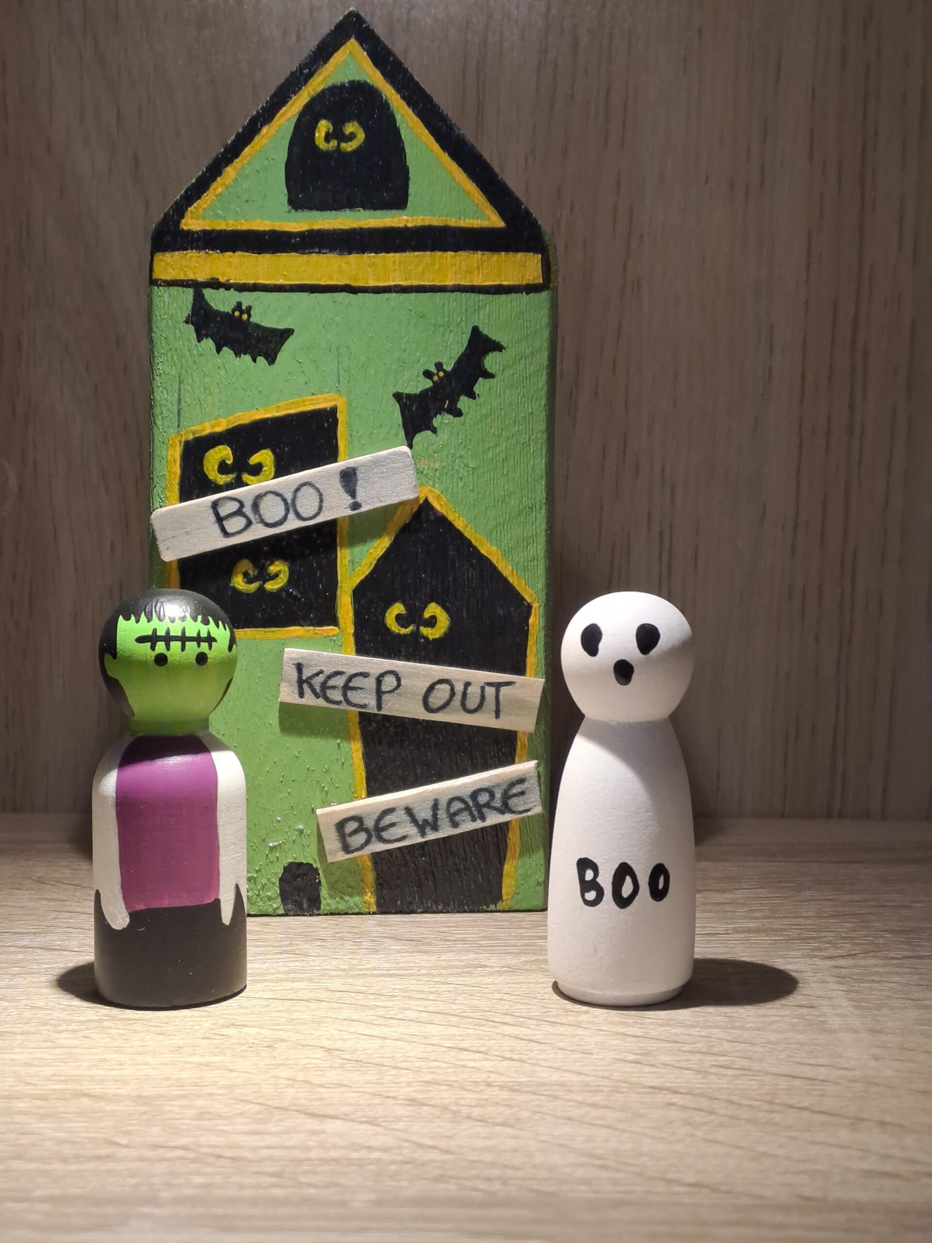 Huis  + 2 pegdolls