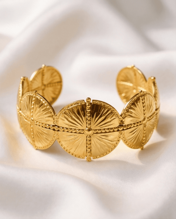 Brazalete Roma Dorado Elegancia Atemporal