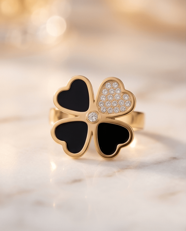 Anillo Lucky Clover – Elegancia y simbolismo en un diseño único
