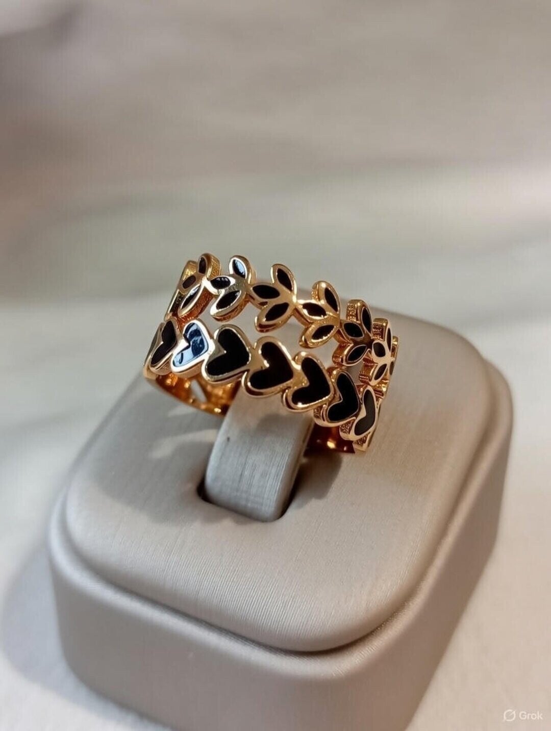 Anillo Corazón Eterno – Acero Quirúrgico-Chapado en oro 18klt -ajustable