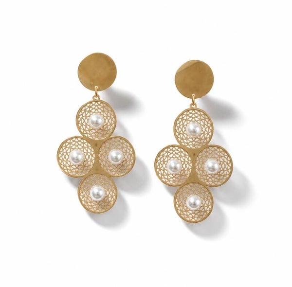 Pendientes Isabella de Acero Quirúrgico Chapados en Oro 18K con Perlas – Elegancia Atemporal