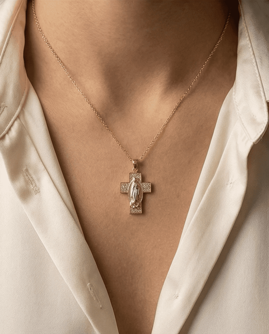Collar Cruz Dorada – Acero Quirúrgico Chapado en Oro 18K