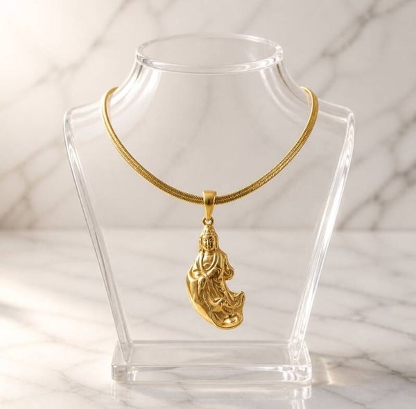 Collar Deidad Guanyin con Cadena Snake – Acero Quirúrgico Chapado en Oro 18Klt