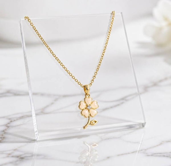 Collar Flor Nacarada chapada en Oro · Joya Fina y Elegante