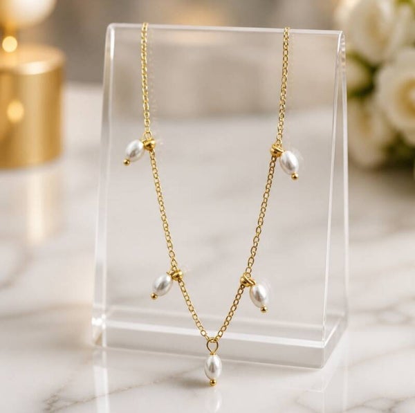 Collar Multidrop de Perlas Ovaladas y Cadena Forzada – Oro 18k Alta Calidad