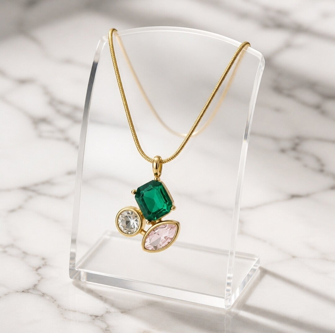 Collar Racimo Tres Gemas en Acero Quirúrgico y Oro 18k con Cadena de Serpiente