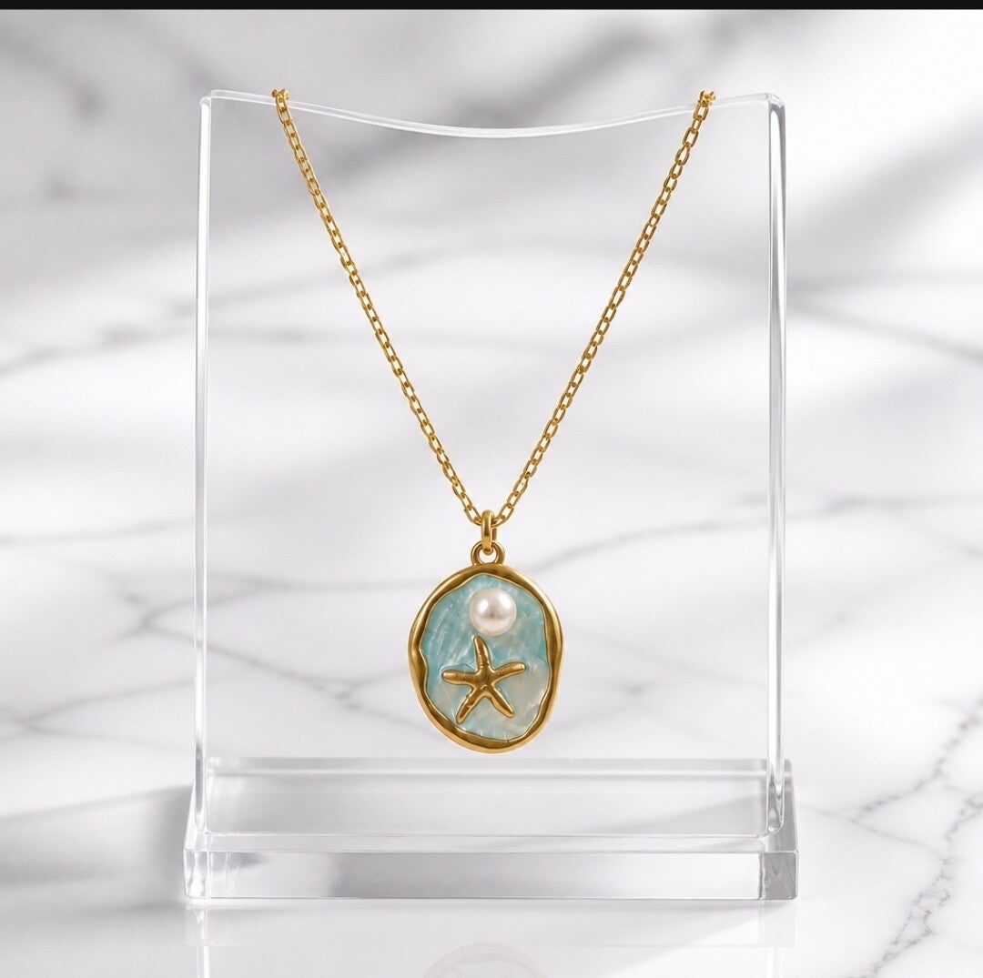 Collar Starfish & Pearl – Acero Quirúrgico Chapado en Oro 18Klt