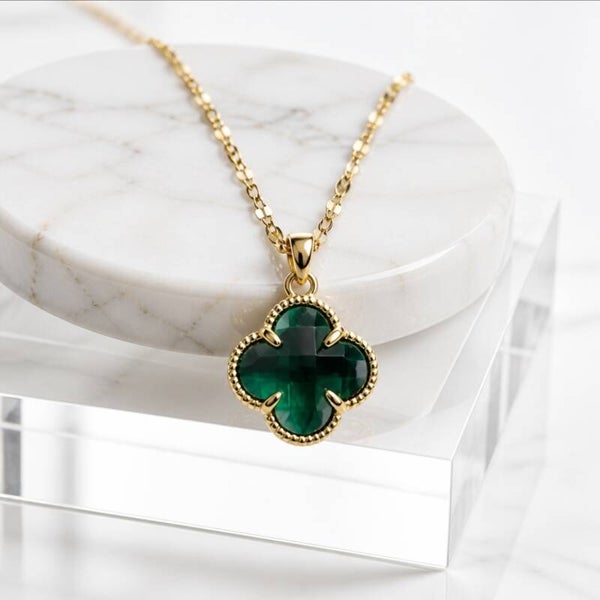 Gargantilla Trébol Verde Esmeralda en Acero Quirúrgico y Oro 18k con Cadena Espejo