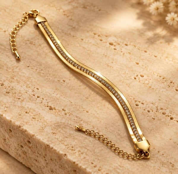 Pulsera Herringbone Eternity Luxury – Doble Cadena Plana Espiga y Fila de Circonitas en Acero Quirúrgico y Oro 18Klt