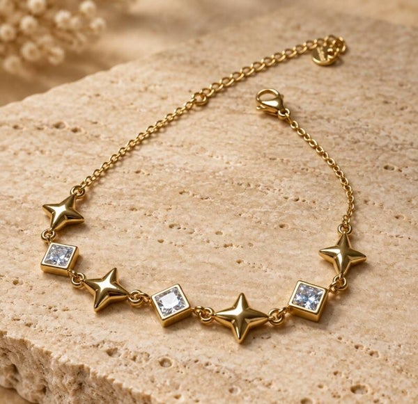 Pulsera Starlight Eternity – Estrellas de Cuatro Puntas y Circonitas en Acero Quirúrgico y Oro 18K