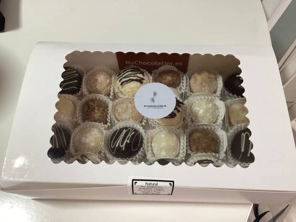 Trufas de chocolate Premium con tarjeta personalizada.