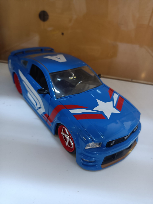 Jada Toys Macchina Avengers Capitan America Ford Mustang GT 2006