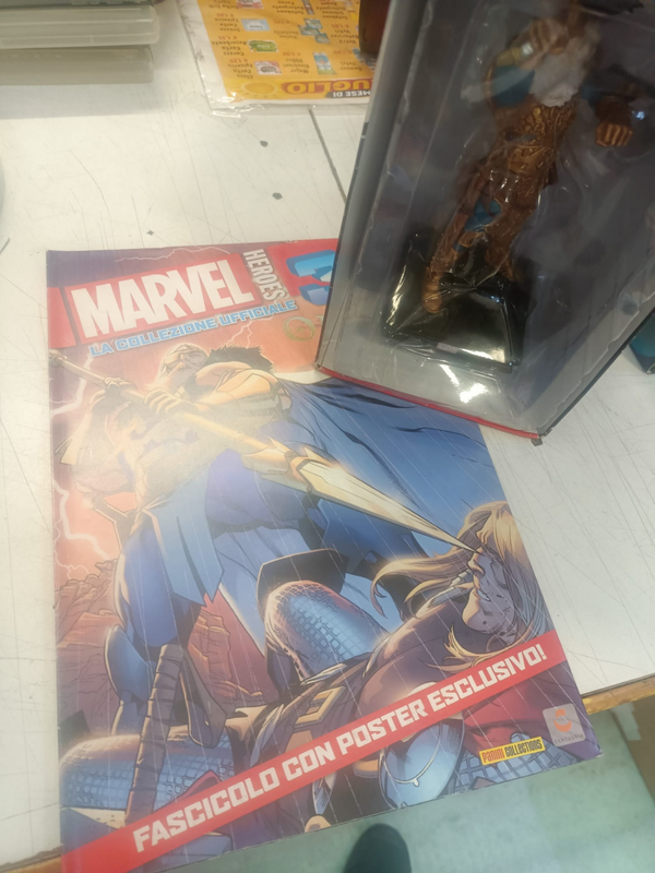 Action Figures Marvel Odino Con Fascicolo incluso Spada Danneggiata