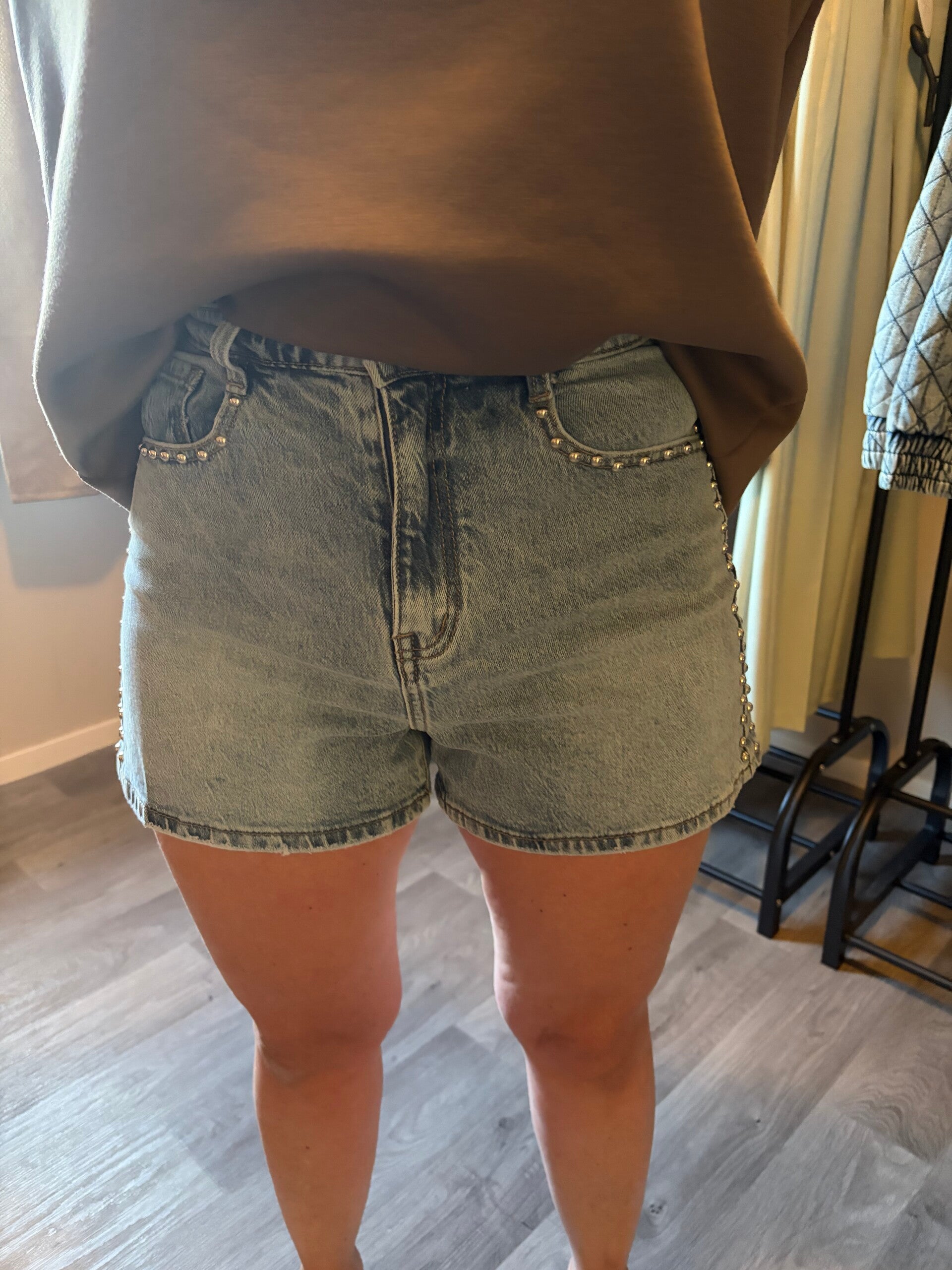 Short met studs