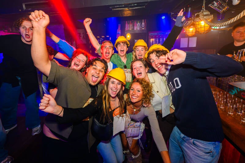 de-vaste-clique-bs-1-standard-uiytzk.jpg