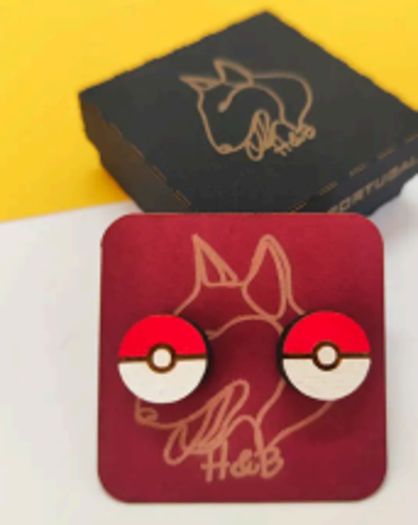 Houten kleurrijke Pokémon oorbellen, Pokébal