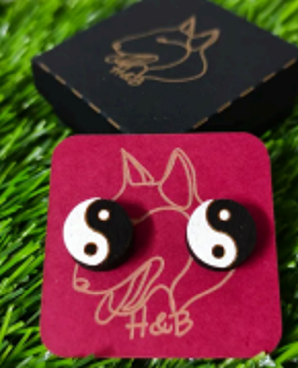 Houten Yin-Yang