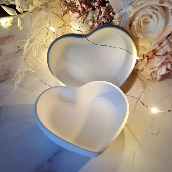 Handgegossene kleine Herzschale – kleines Stück Liebe für Ihr Zuhause