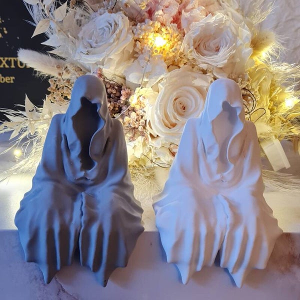 Handgegossener "Ghost" – schwebende Dekoration für Bücherregale & Regale