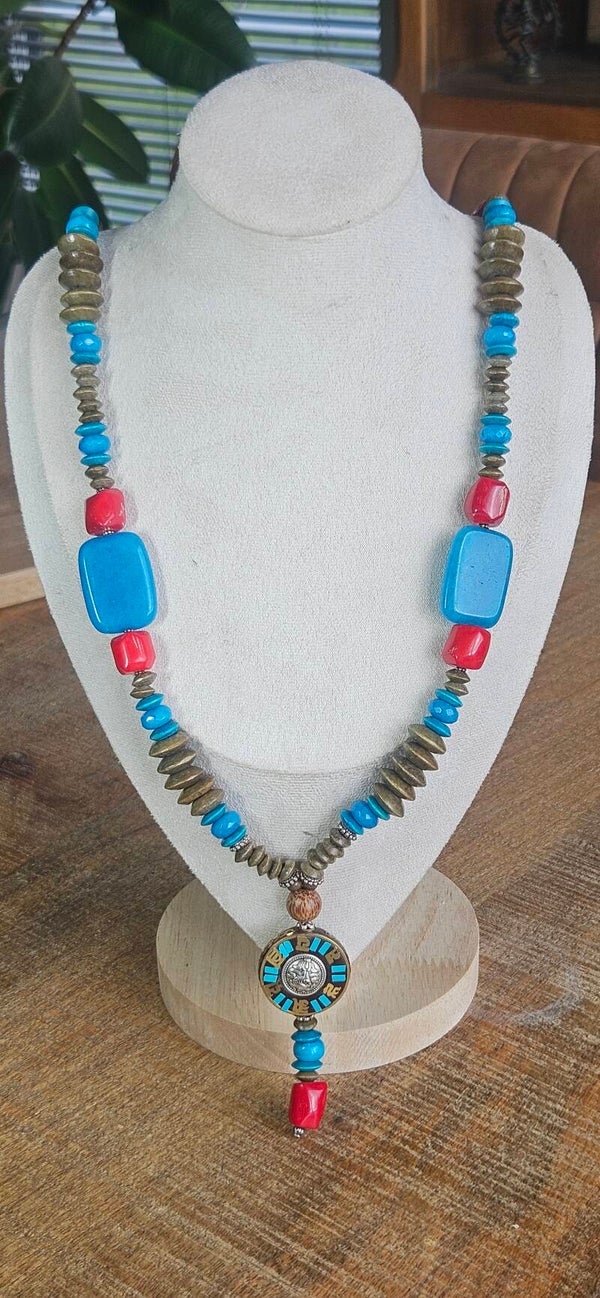 Very long necklace monkstyle