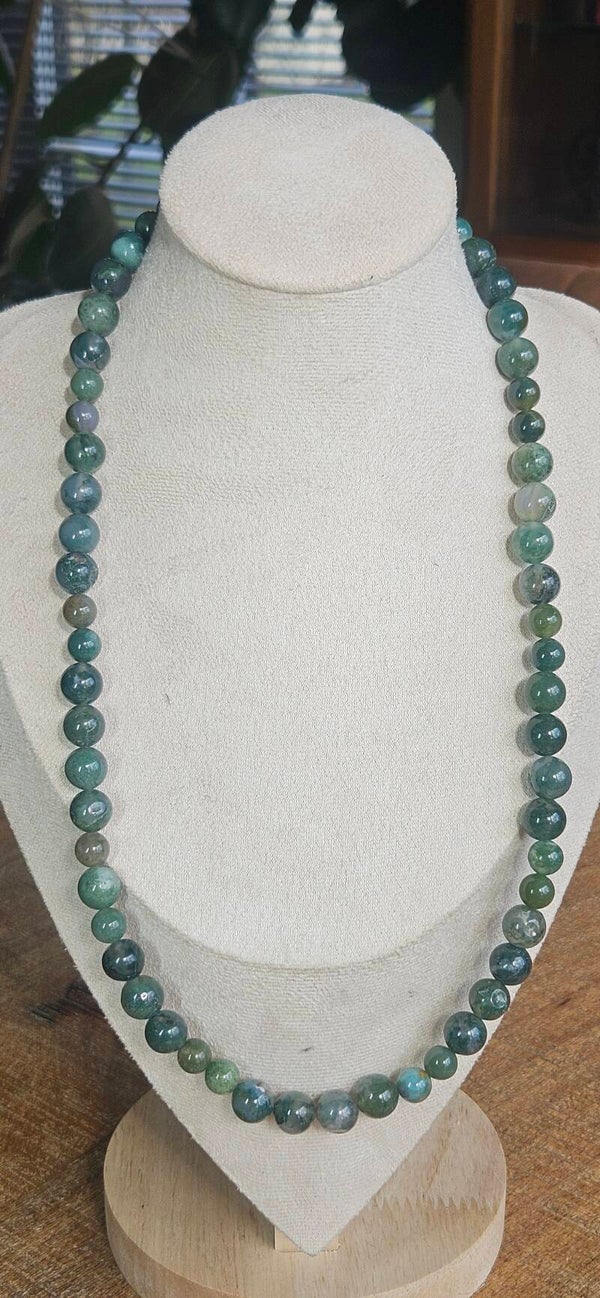 Handmade necklace out of Jaspis