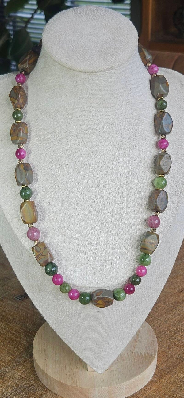 Handmade necklace made out of Termalin and broken Jaspis