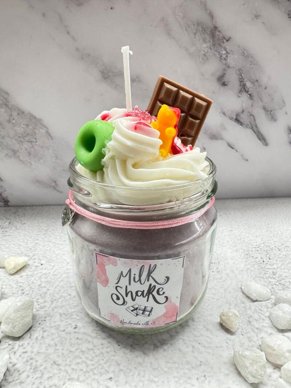 Duftkerze „Happy Birthday Milkshake“ – Beerenduft 🍓🥤✨
