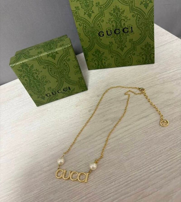 Colgante gucci perlas