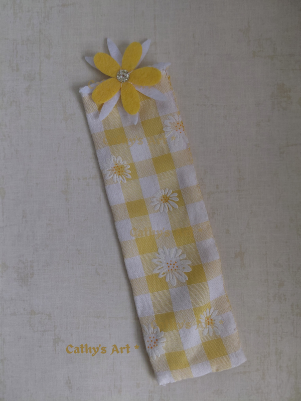 Daisy fabric bookmark