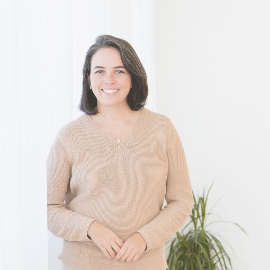 Bonjour, bonjour!  Ich bin Cecília.  Brasilianerin, Mama und Professional Organizerin für Familien in der Region Stuttgart.